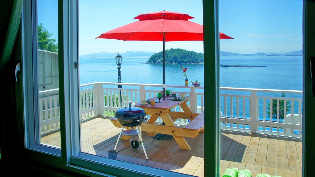 Blue&White Pension Namhae Extérieur photo