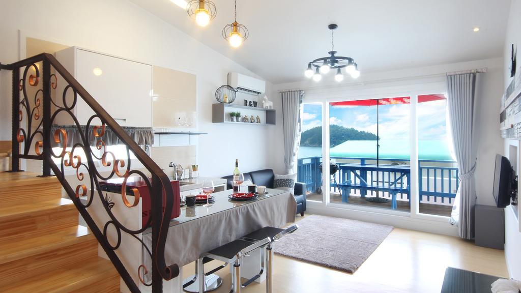 Blue&White Pension Namhae Extérieur photo