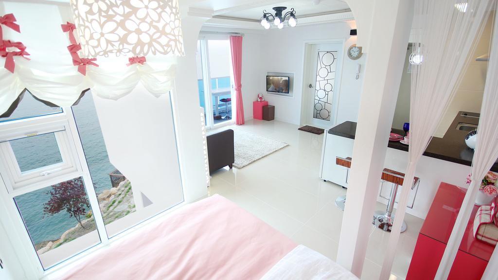 Blue&White Pension Namhae Extérieur photo