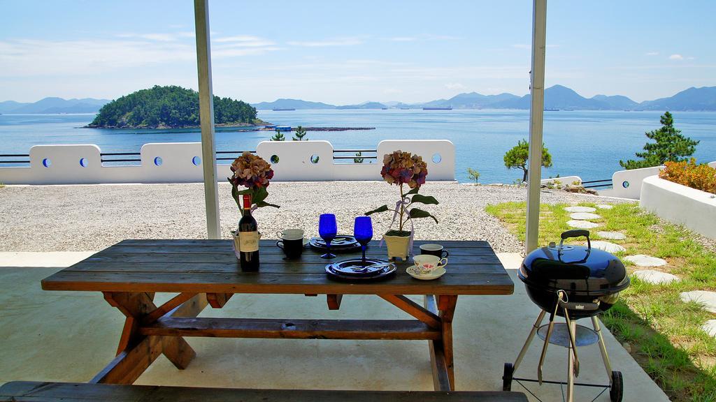 Blue&White Pension Namhae Extérieur photo