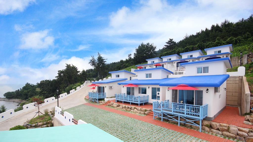 Blue&White Pension Namhae Extérieur photo