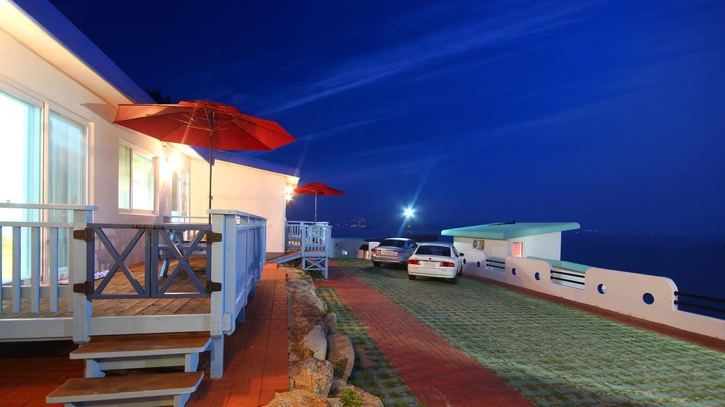 Blue&White Pension Namhae Extérieur photo