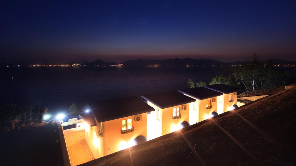 Blue&White Pension Namhae Extérieur photo