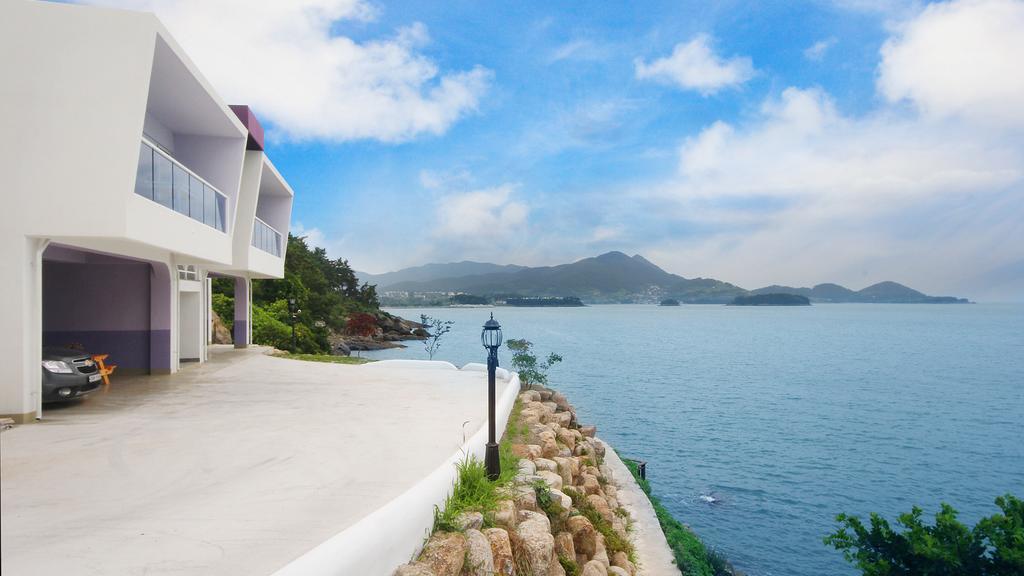 Blue&White Pension Namhae Extérieur photo