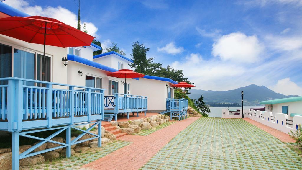 Blue&White Pension Namhae Extérieur photo